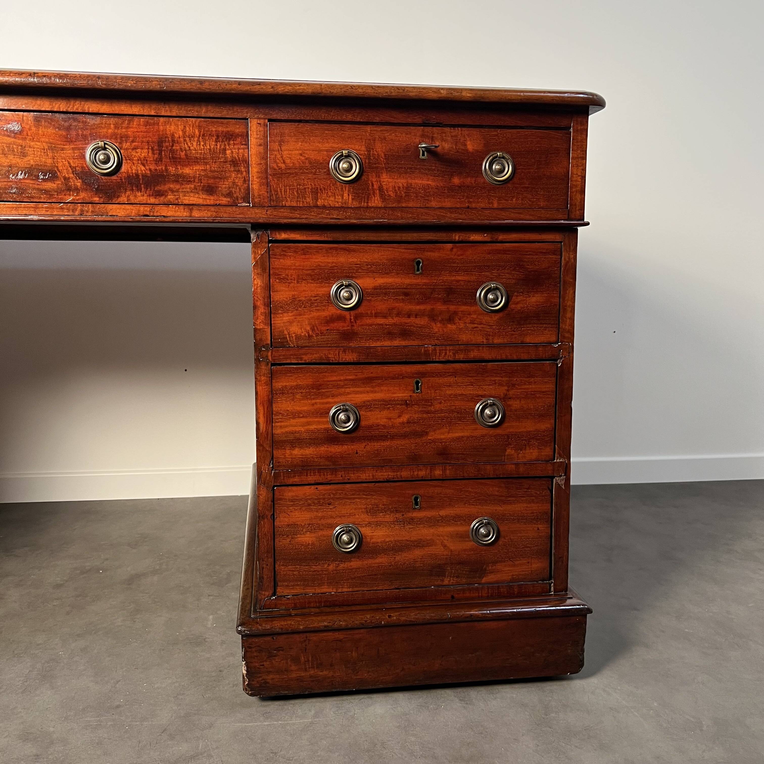 Bureau à caissons - acajou époque victorienne pedestal desk Angleterre XIXe