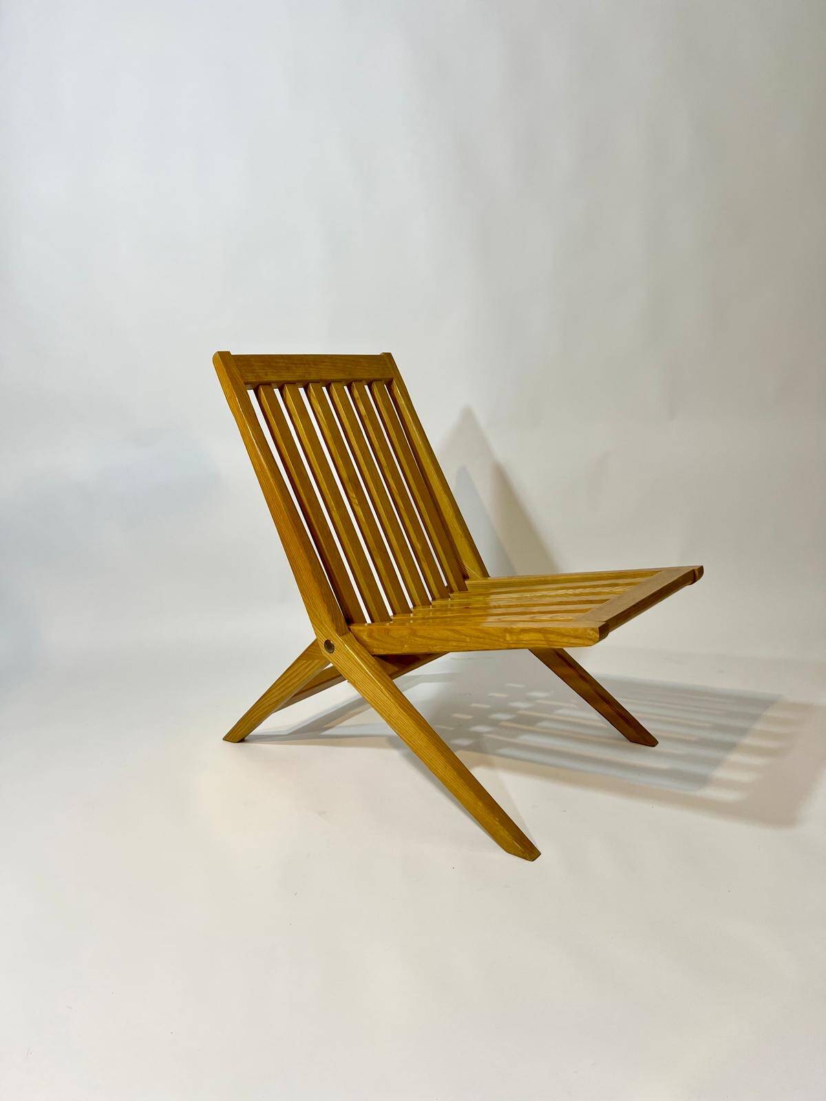 Vintage design solid wood scissor chairs and table from the 1970s
