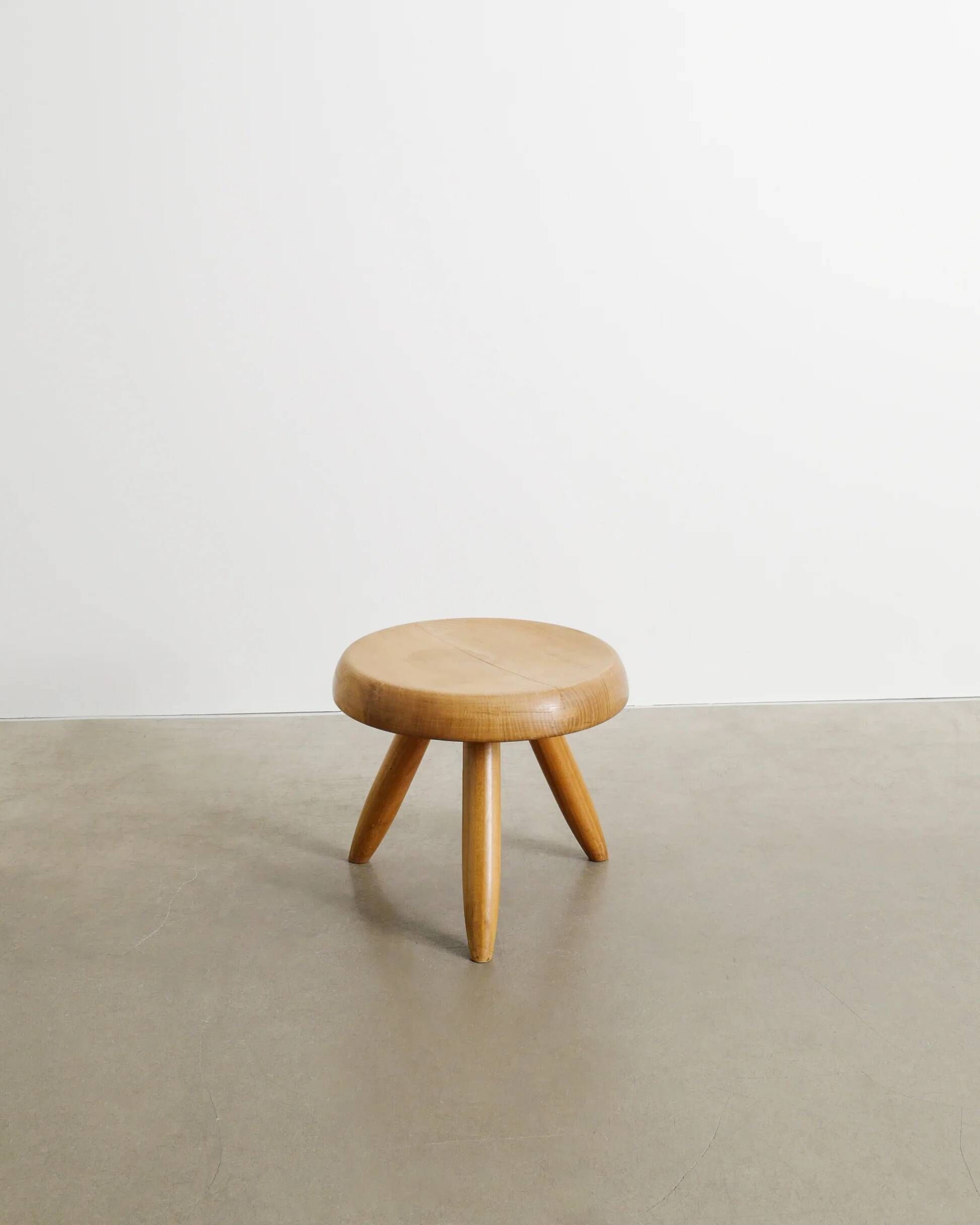 Tabouret tripode en en bois "Berger" de Charlotte Perriand, années 1960