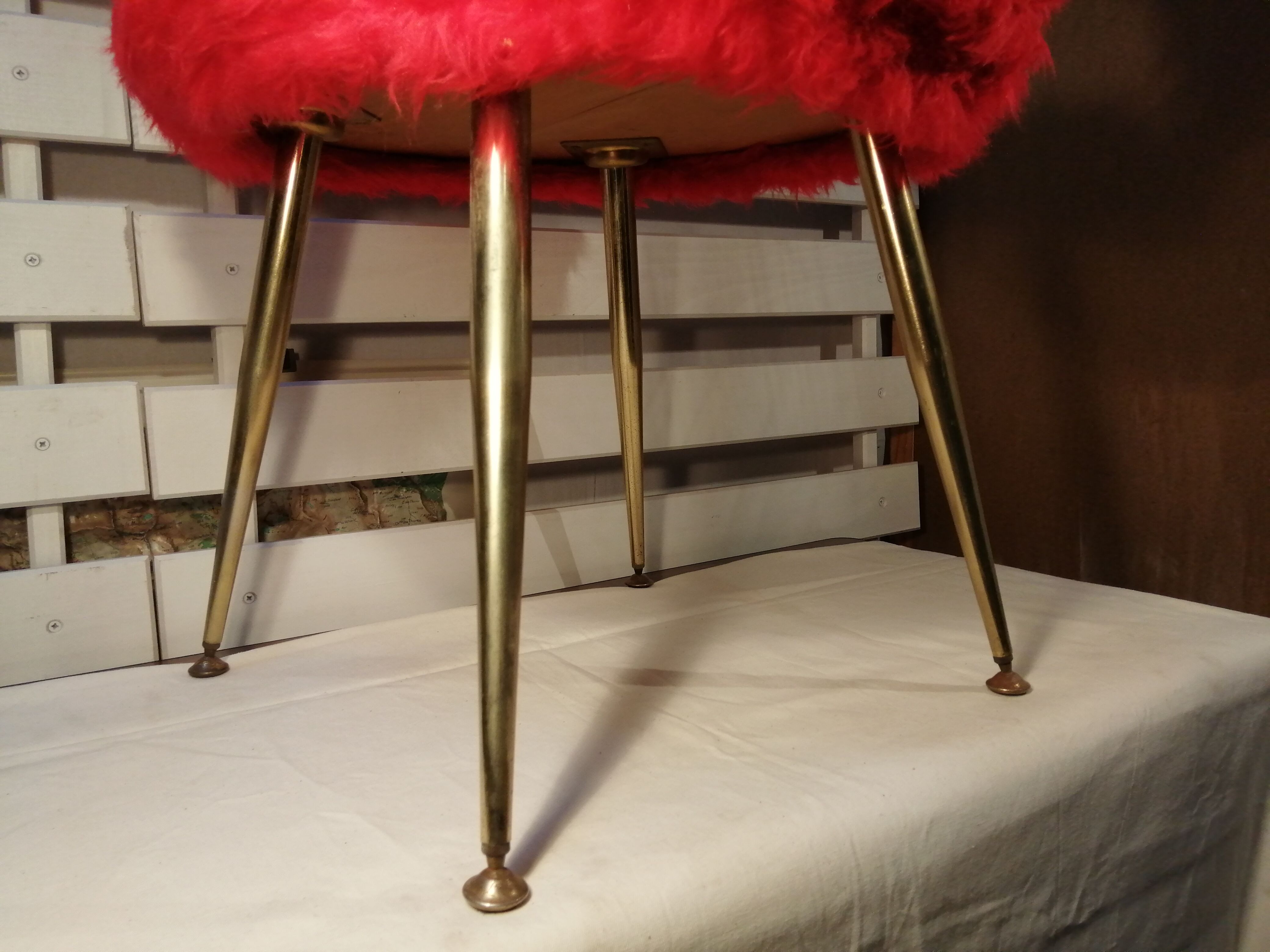 Pelfran-minded red Moumoute armchair