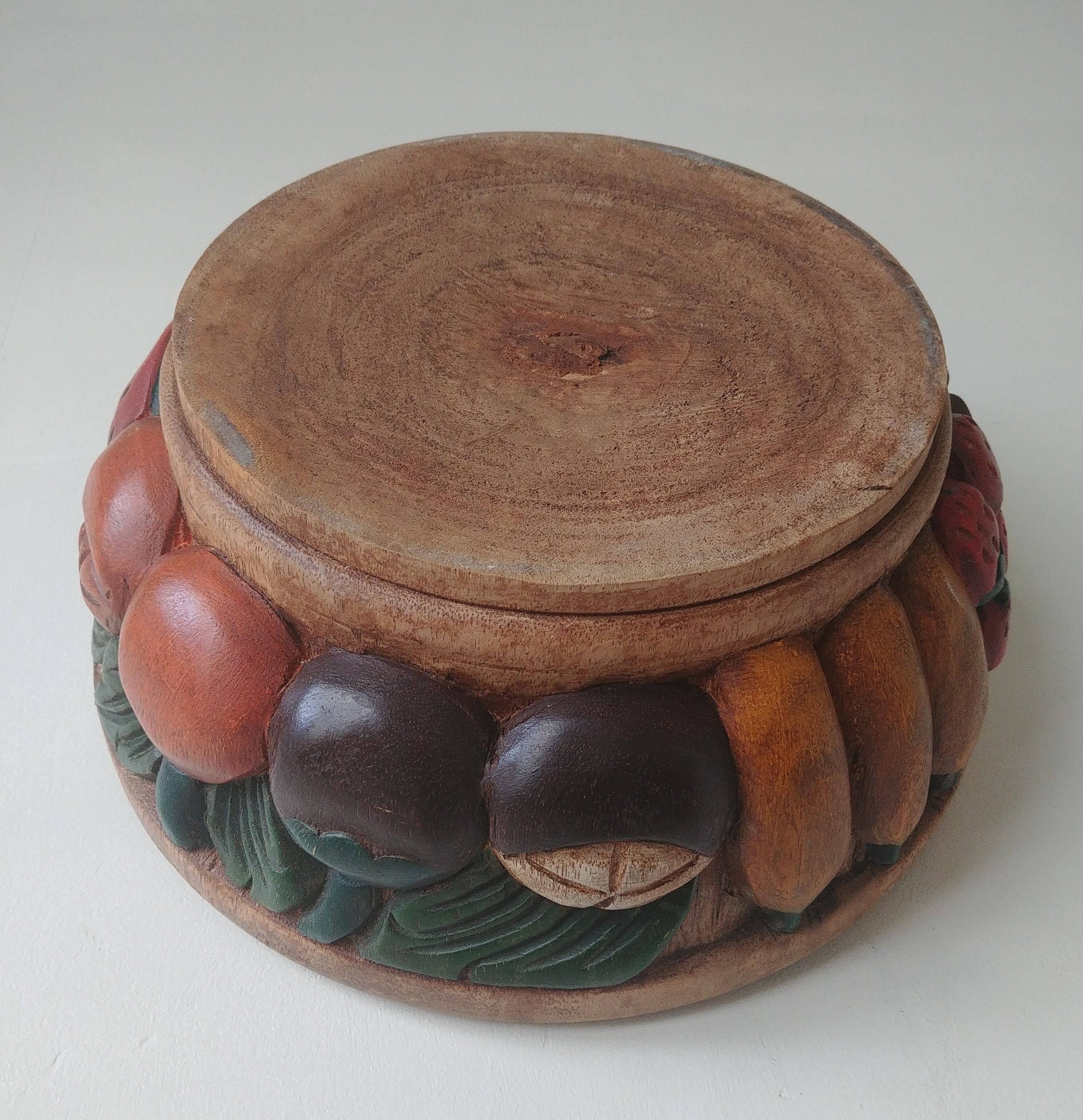 Dish, wooden fruit cut