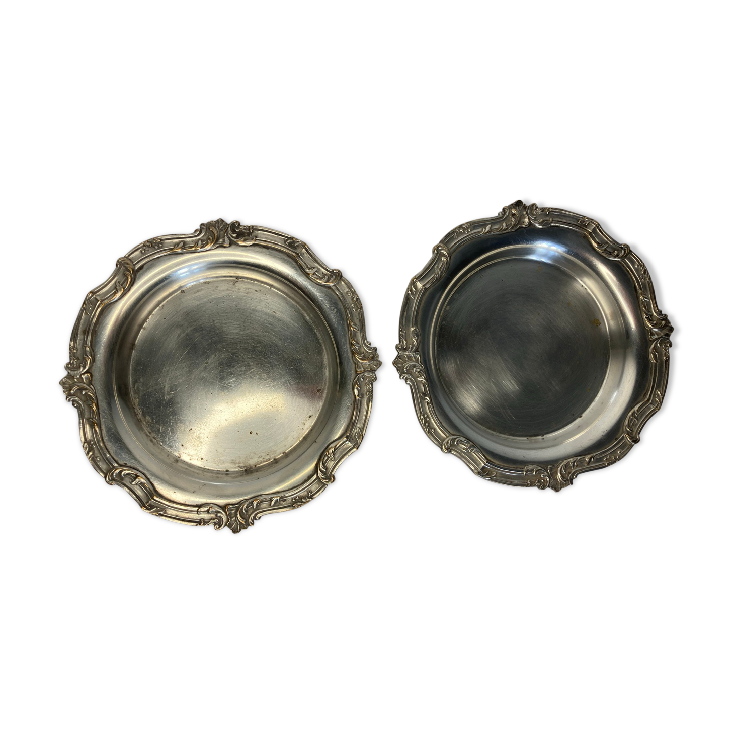 Deux dessous de bouteille métal argenté rocaille début XXème