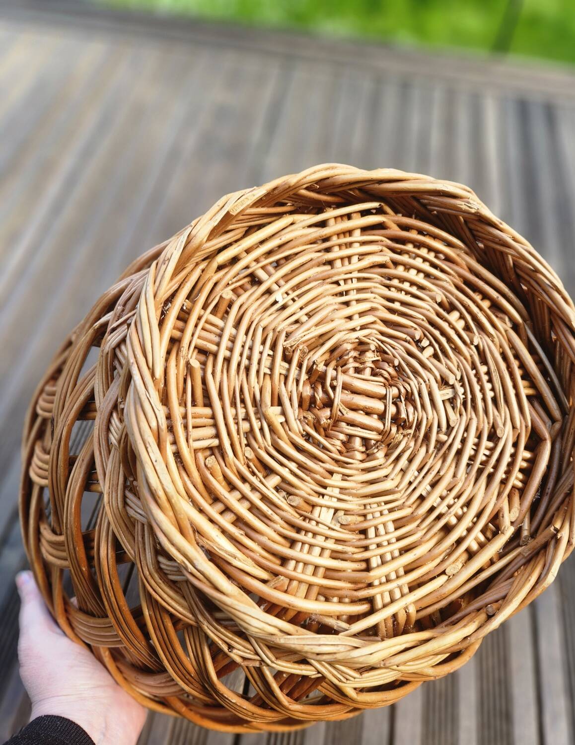 Round wicker basket