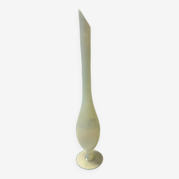 Vase en opaline beige