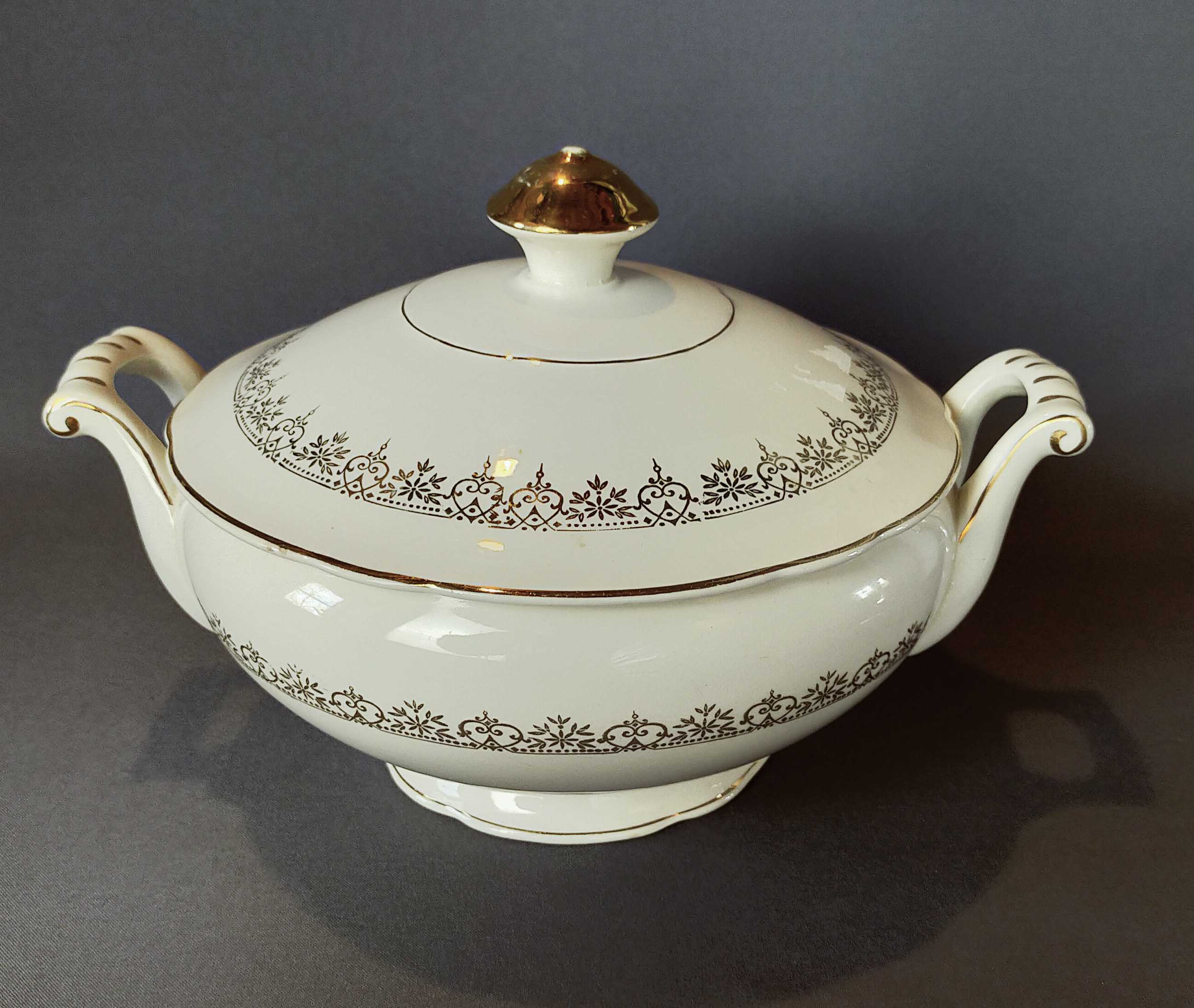 Villeroy and Boch tureen