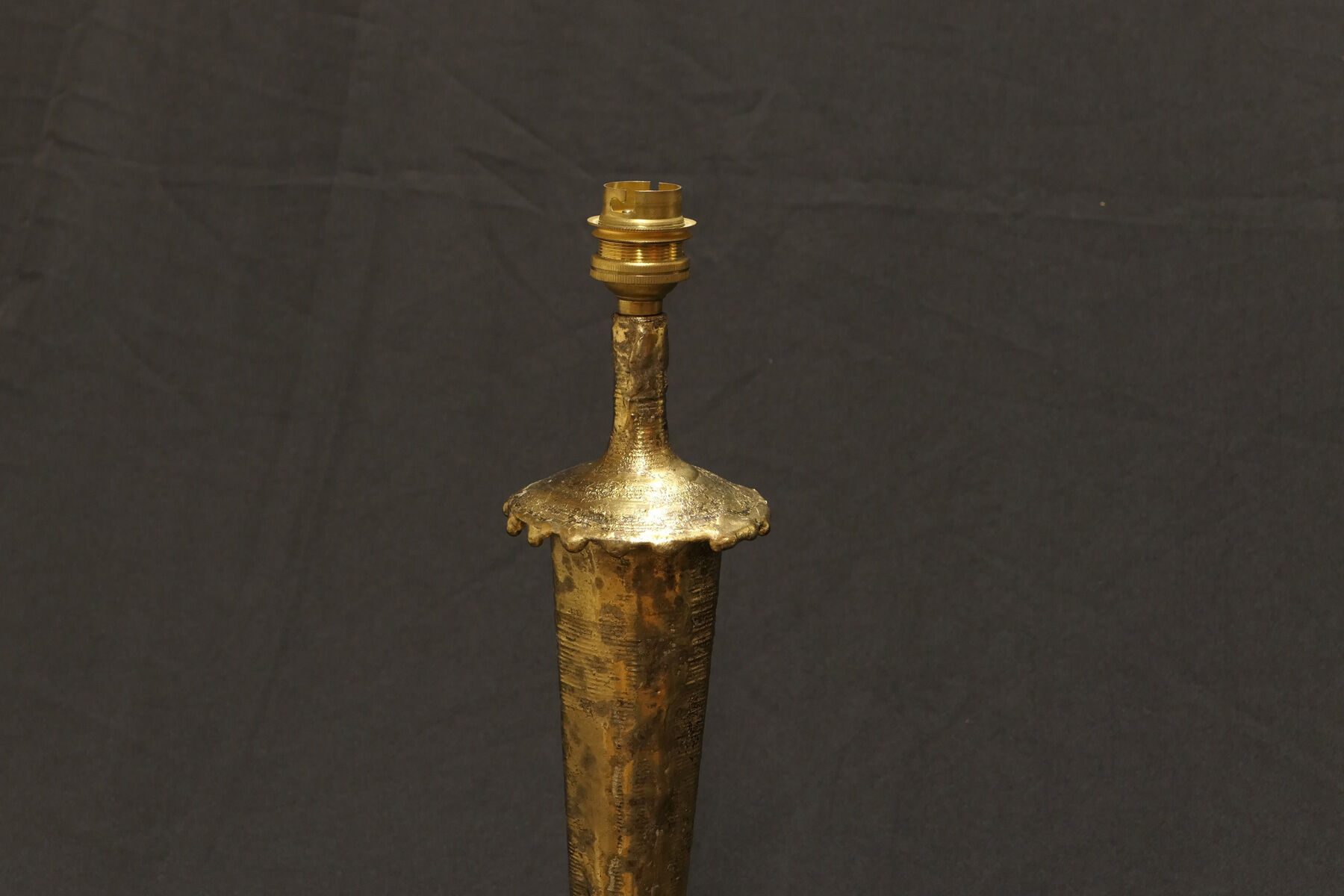 Lamp artisanal gold brutaliste