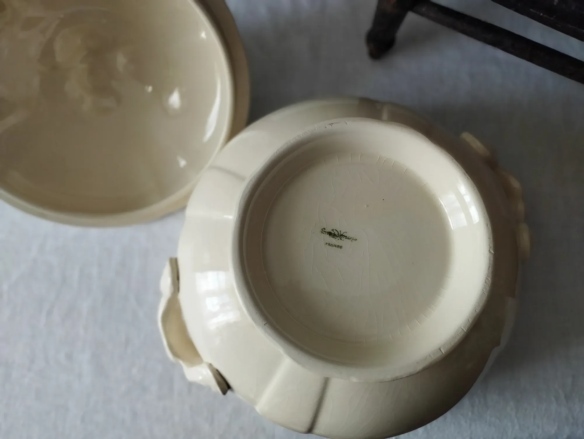 Antique soup tureen in ironstone from Sarreguemines Digoin service "Ivory".