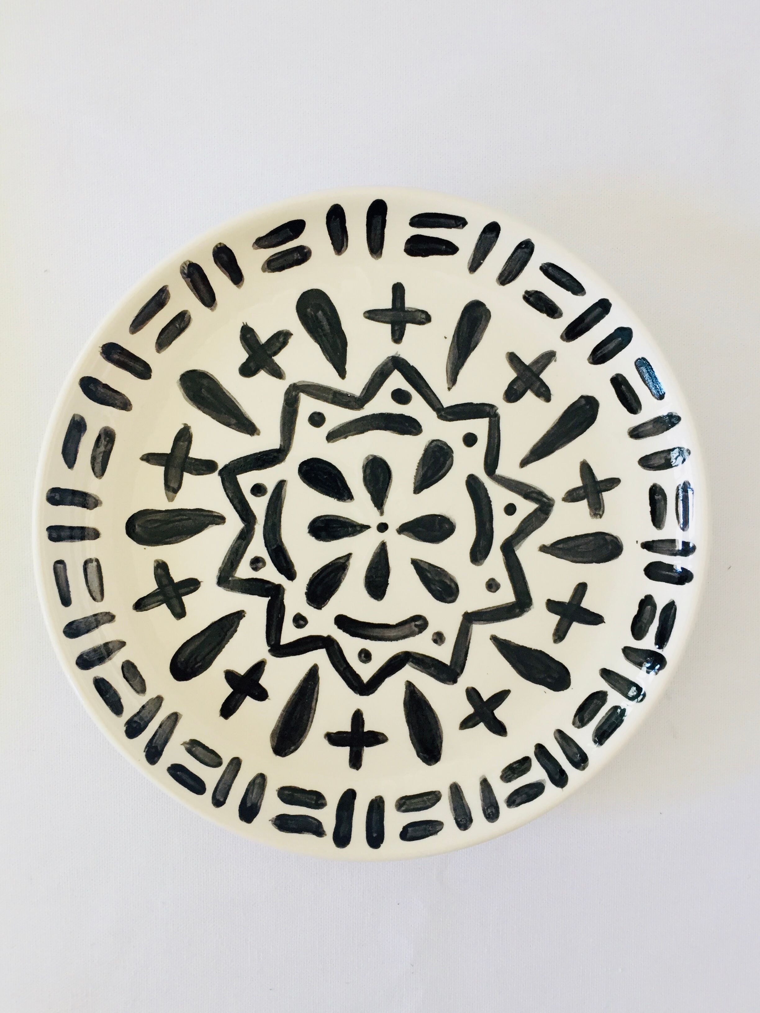 8 assorted black/white dessert plates