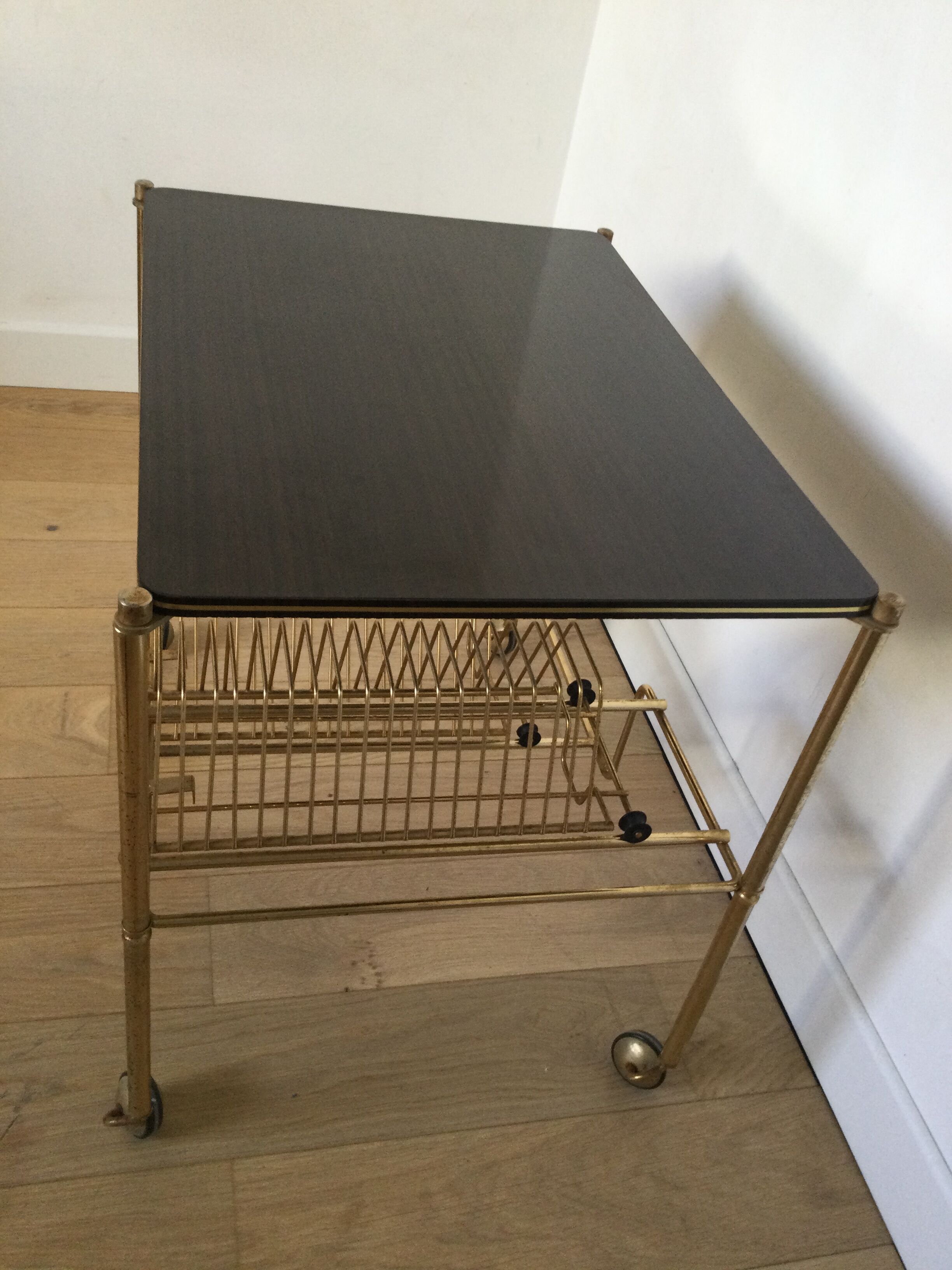 Serving table