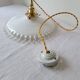 Pendant in serrated opaline