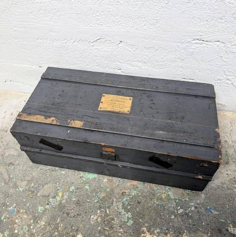 Wooden travel trunk