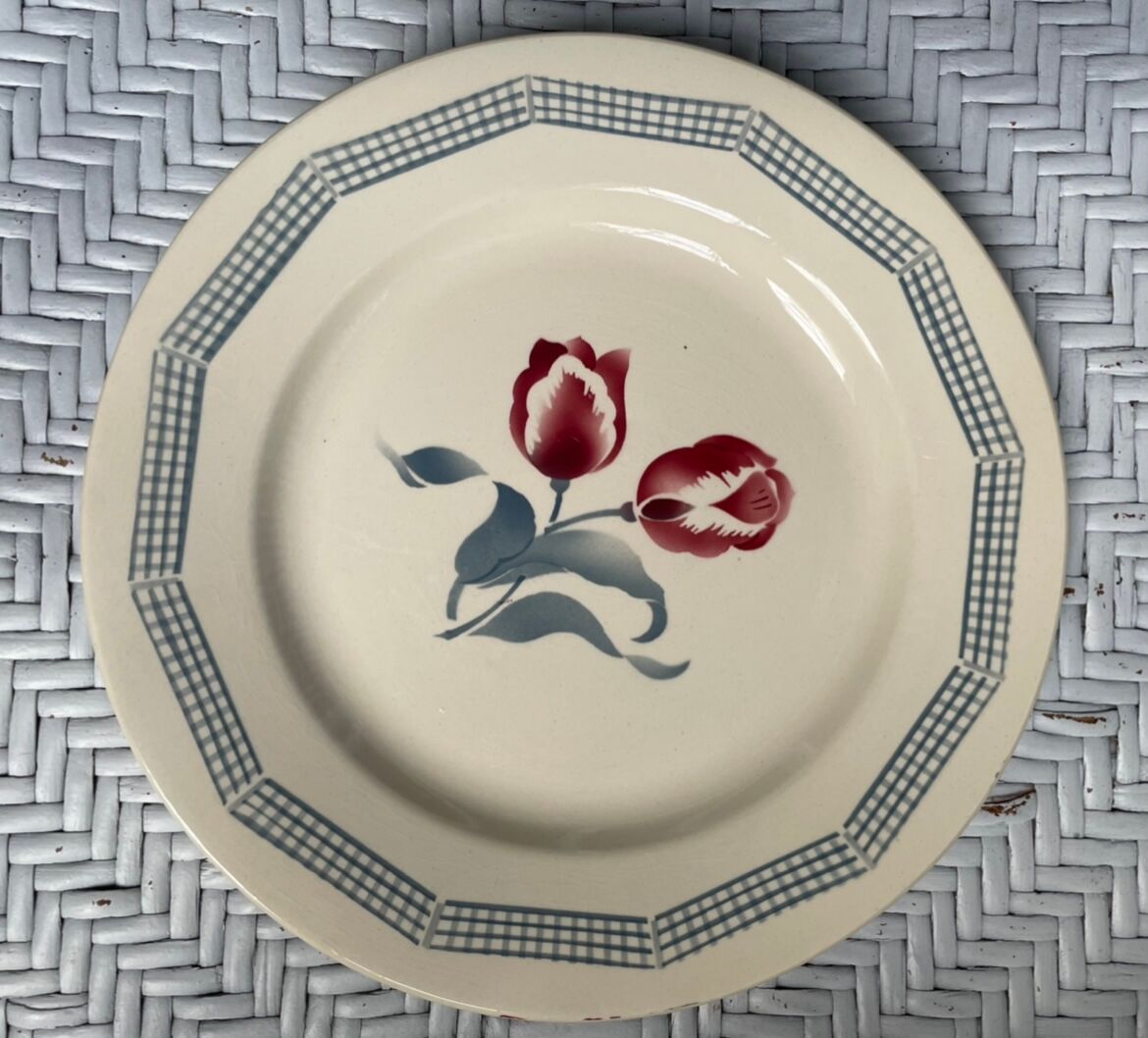 Flat plates Digoin tulips