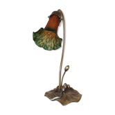 Lampe nénuphar en laiton et pâte de verre, style art nouveau.