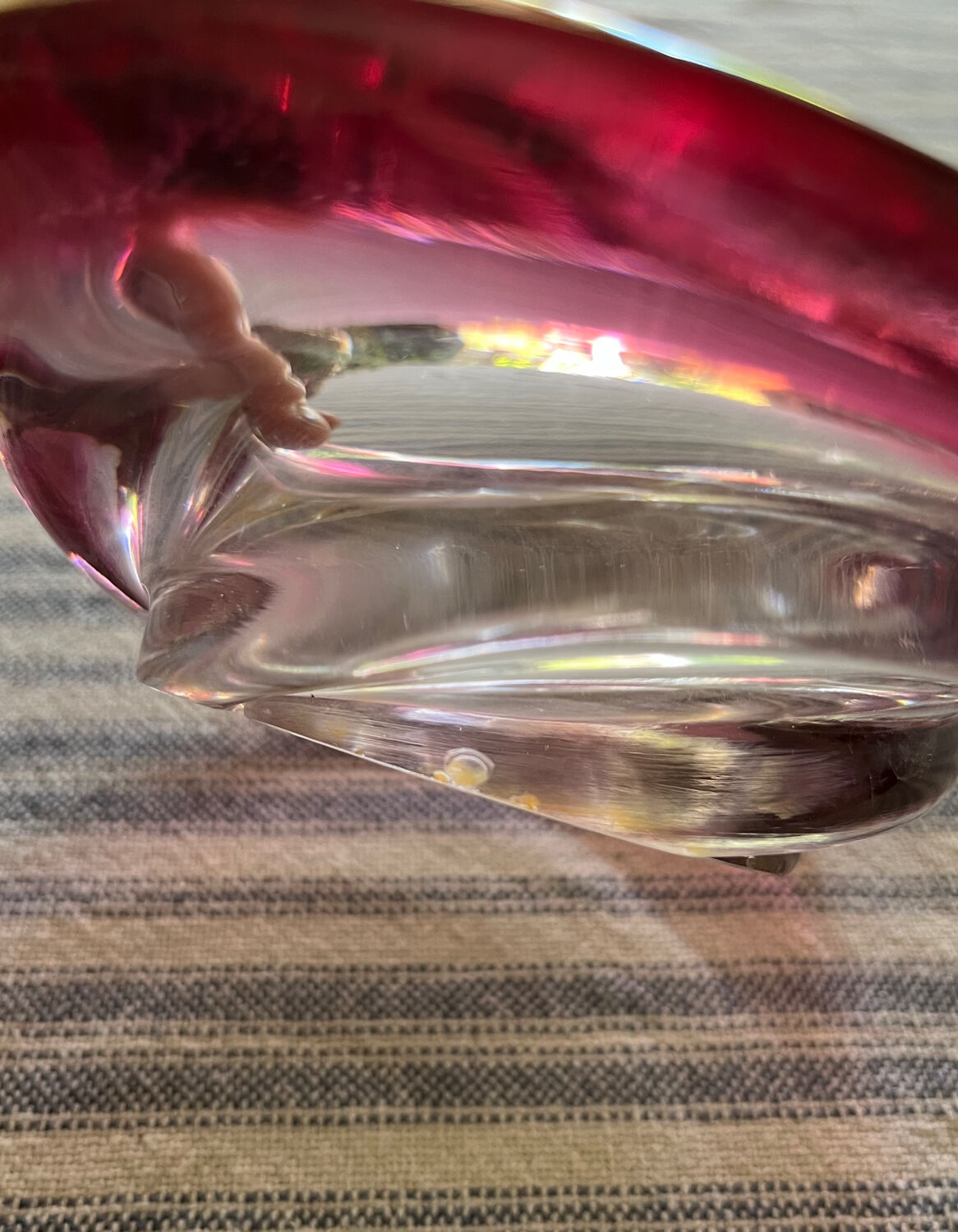 Empty pocket in pink tinted glass