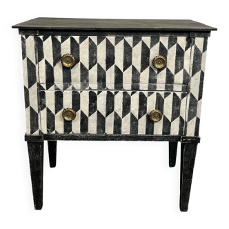 Small Italian chest of drawers with two drawers, patinated with a trompe-l'œil checkerboard pattern