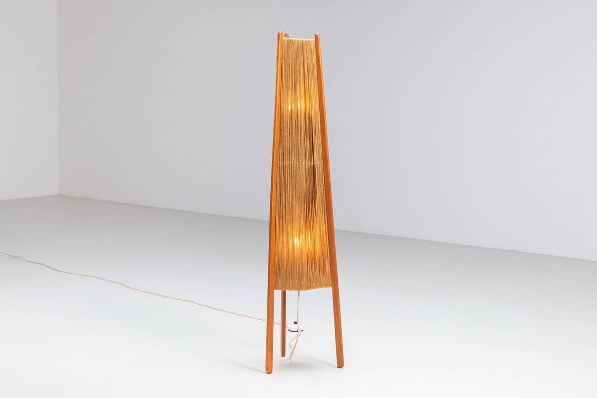 Temde tripod floor lamp in sisal and teak, Switzerland, 1960