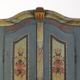 Armoire de mariée peinte à l'art populaire