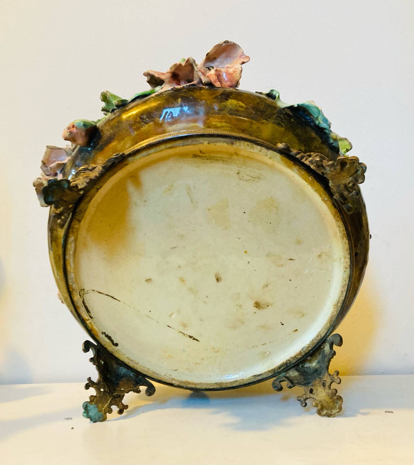 Cache pot, Napoleon III jardinière from the 19th century in barbotine and bronze.