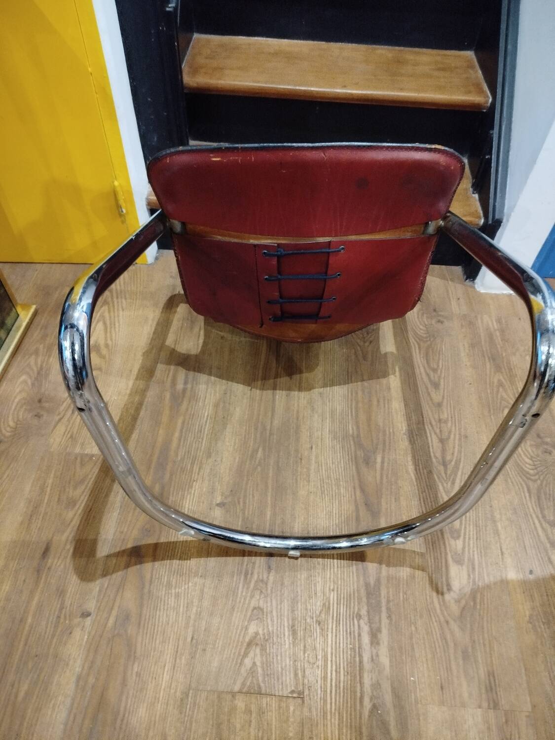 Chaise cantilever vintage cuir & chrome – design 60s/70s