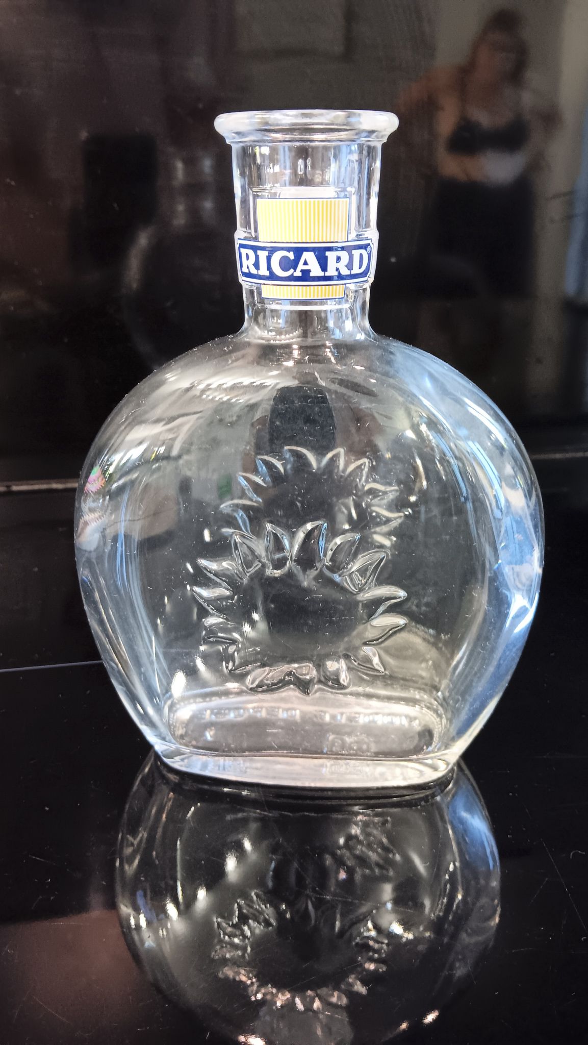 Ricard decanter in very good condition. 18 H, 13 L, 6.5 L.