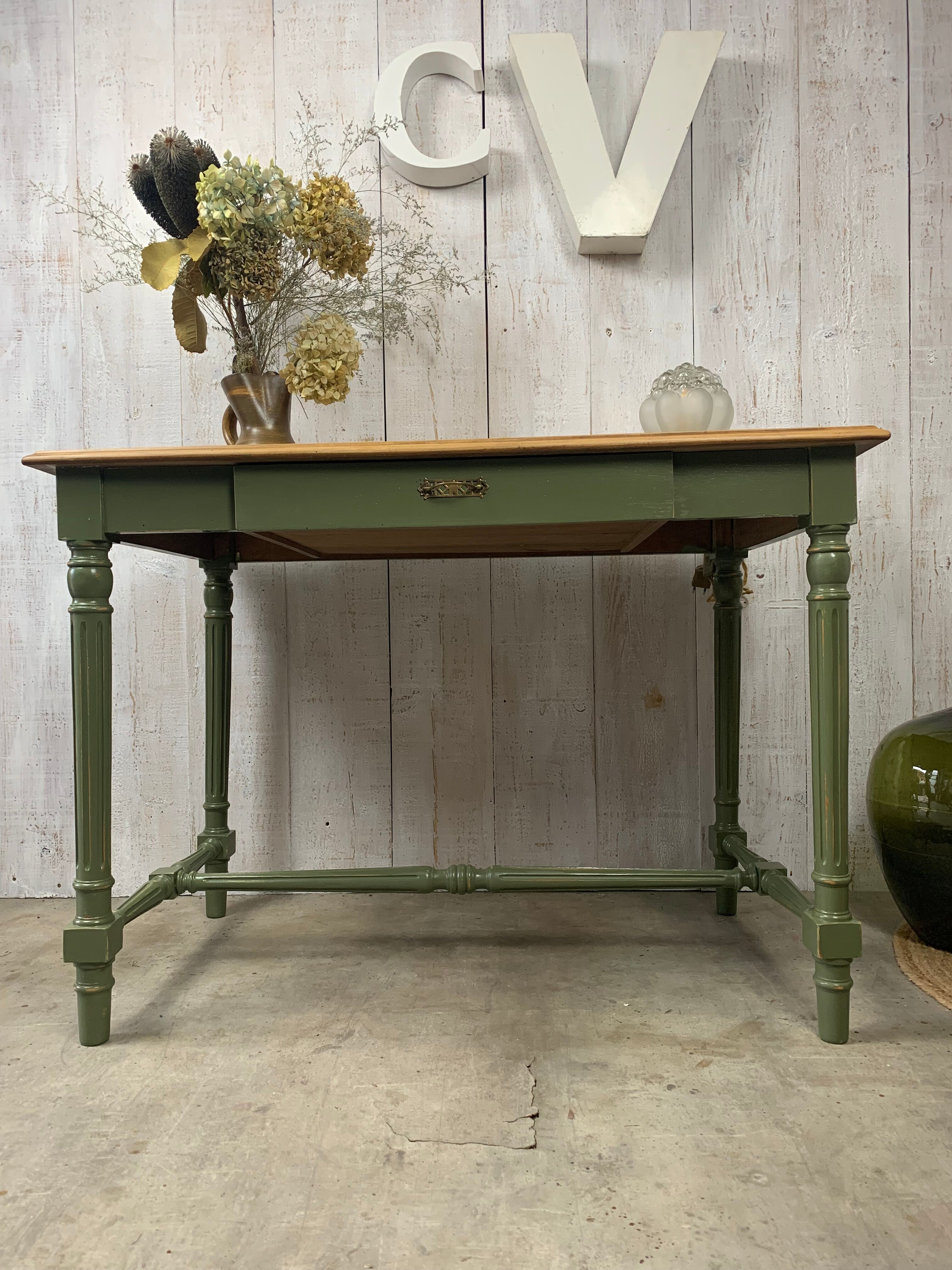 Shabby Office