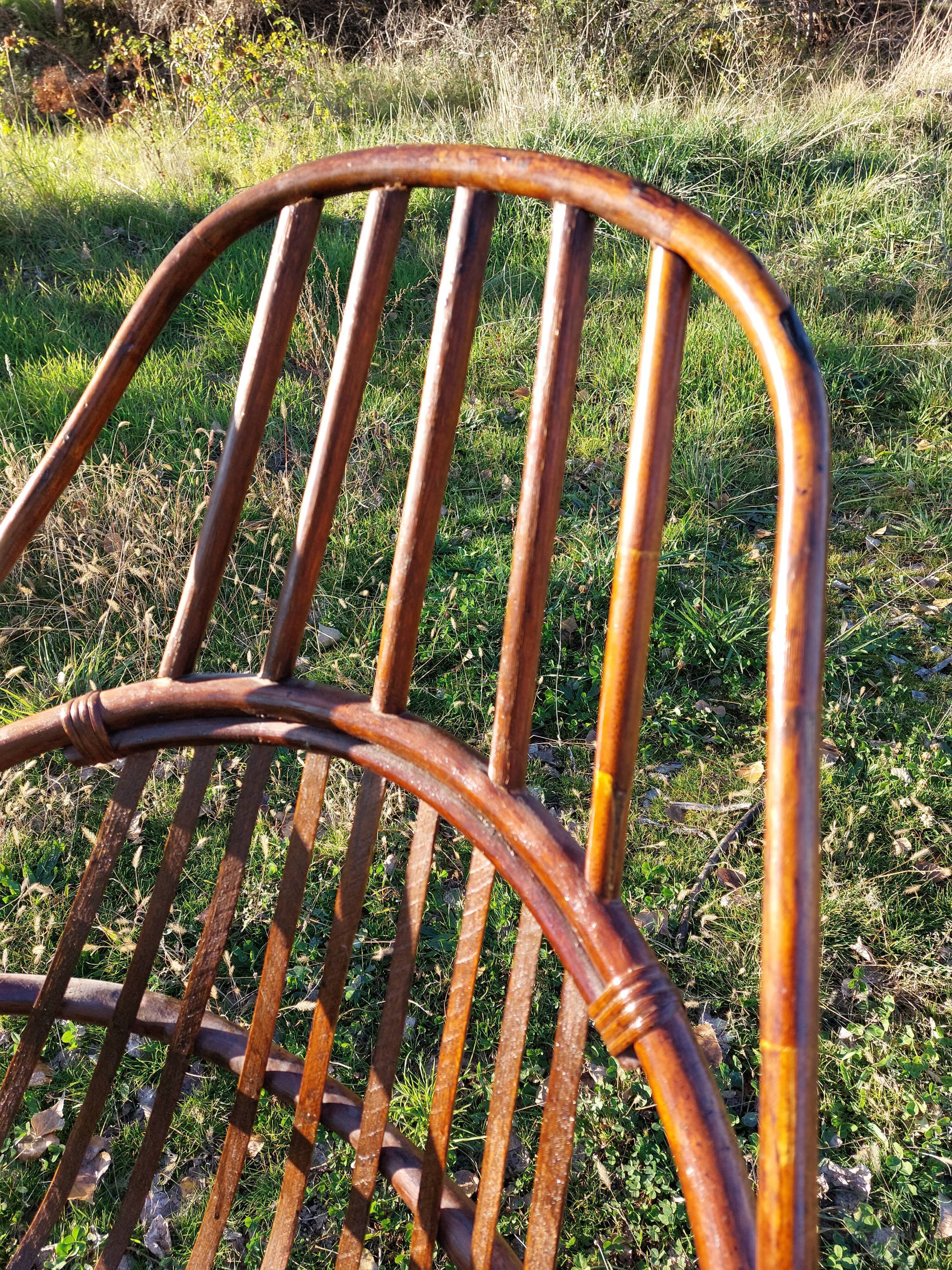 Fauteuil vintage pivotant en bambou et rotin