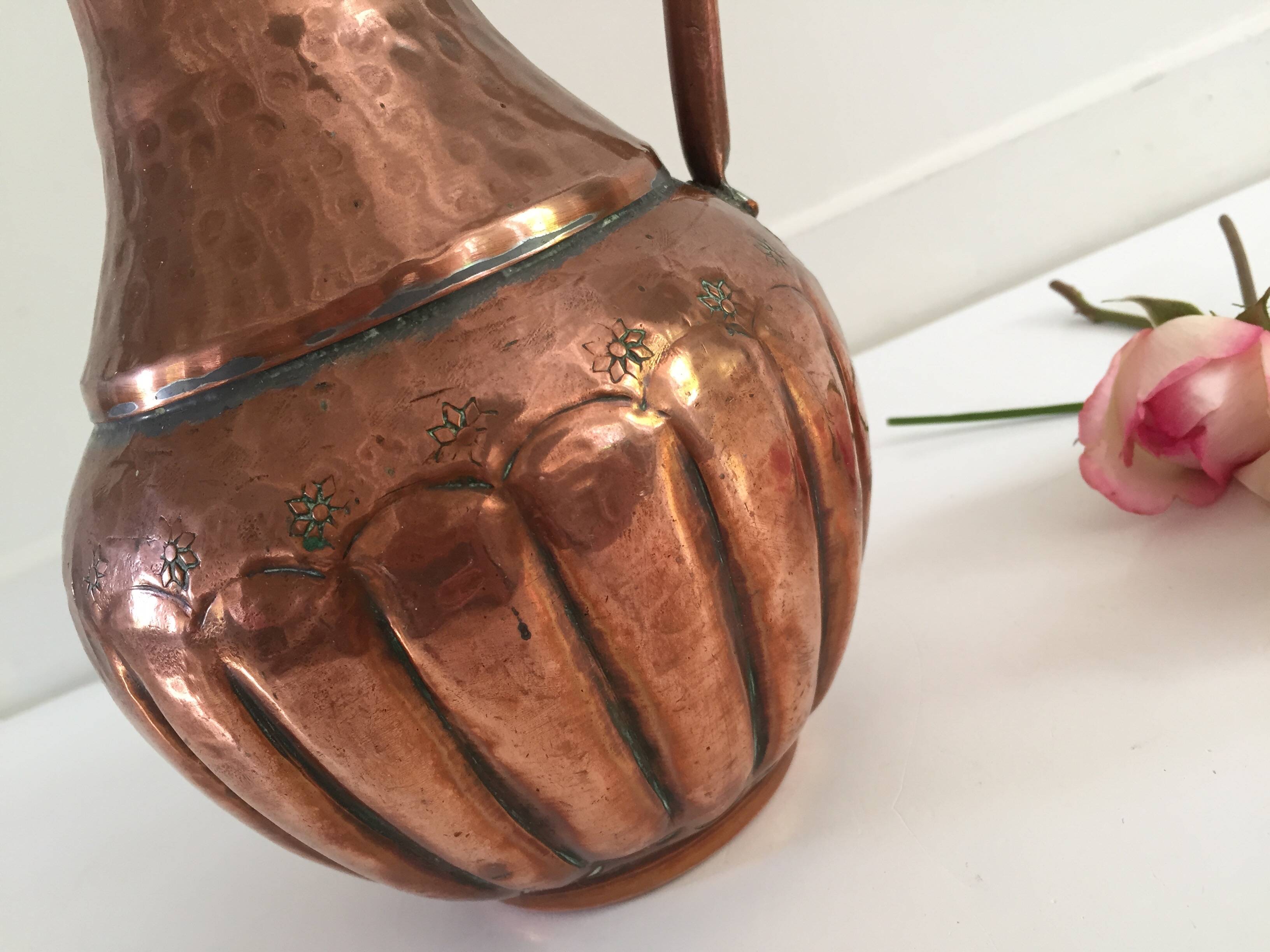 Pitcher-shaped vase in hammered copper