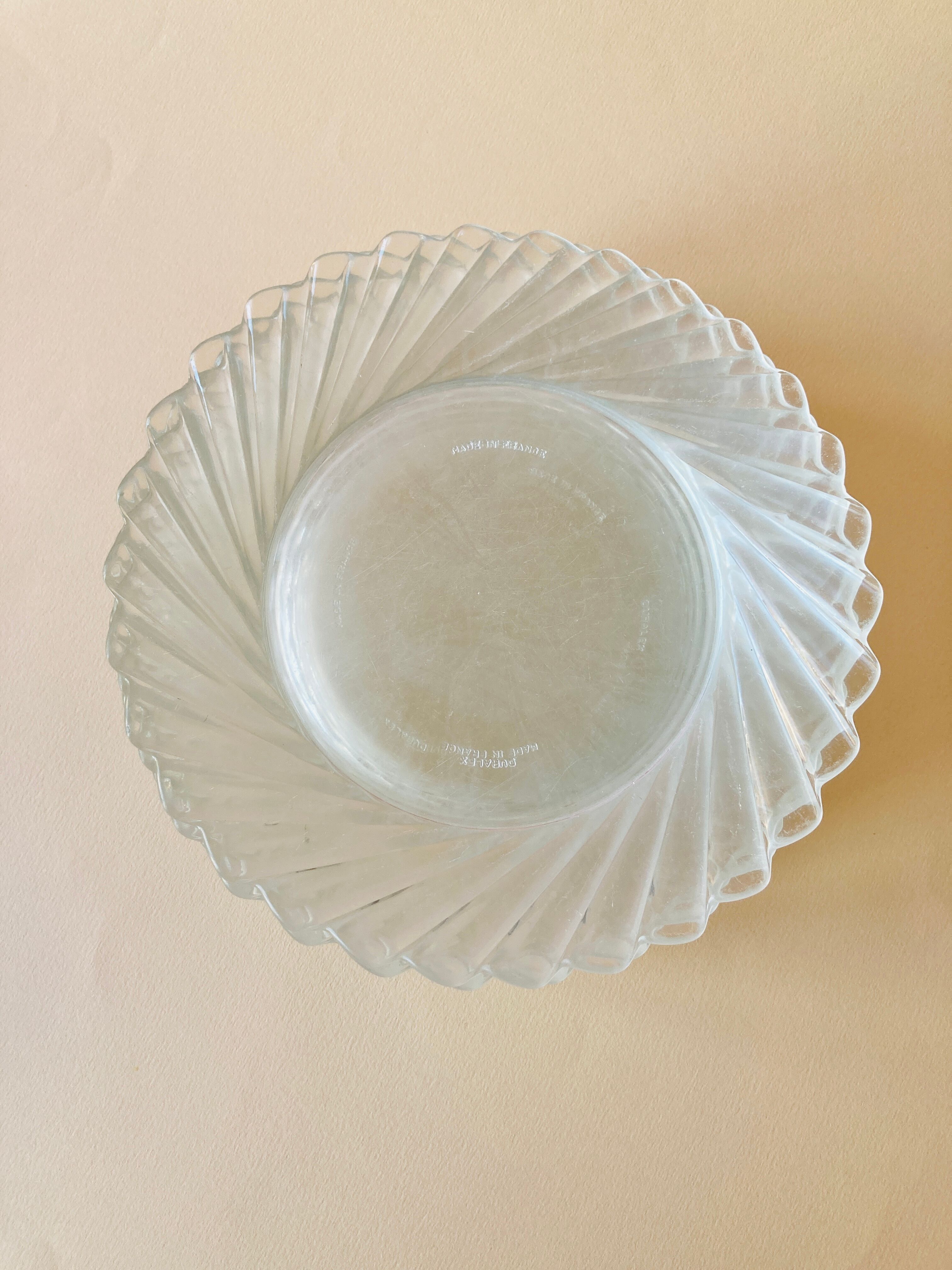 10 small plates in Duralex glass in the shape of flowers - retro-cuisine-vintage