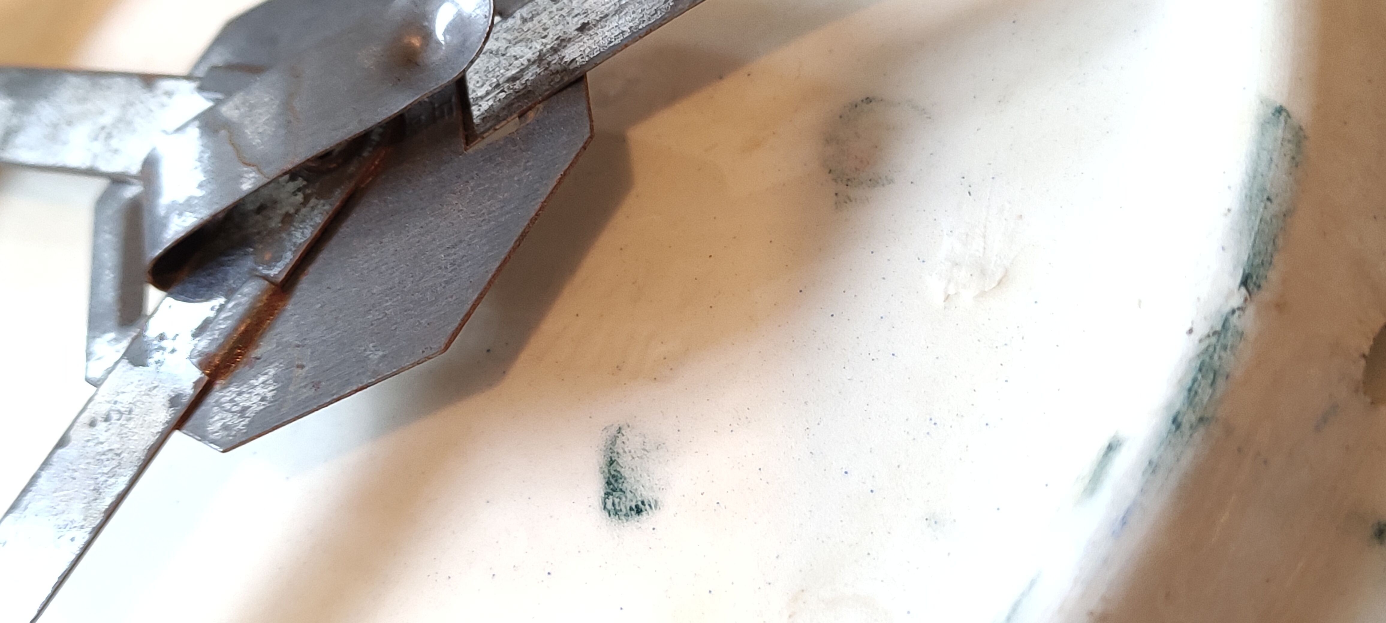 Hand-painted decorative plate decorated with a blue chimera pattern