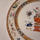 Large antique Maastricht porcelain plate, Japanese style, motif
