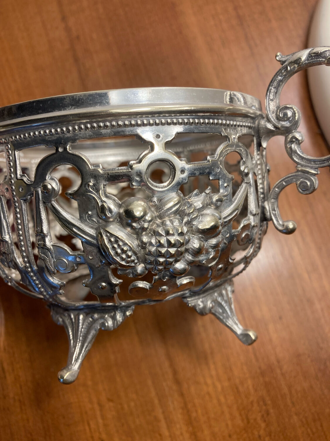 Sugar bowl, silver-plated bonbonnière, late 19th century.