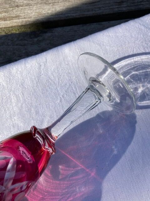 7 flûtes à champagne en verre gravé