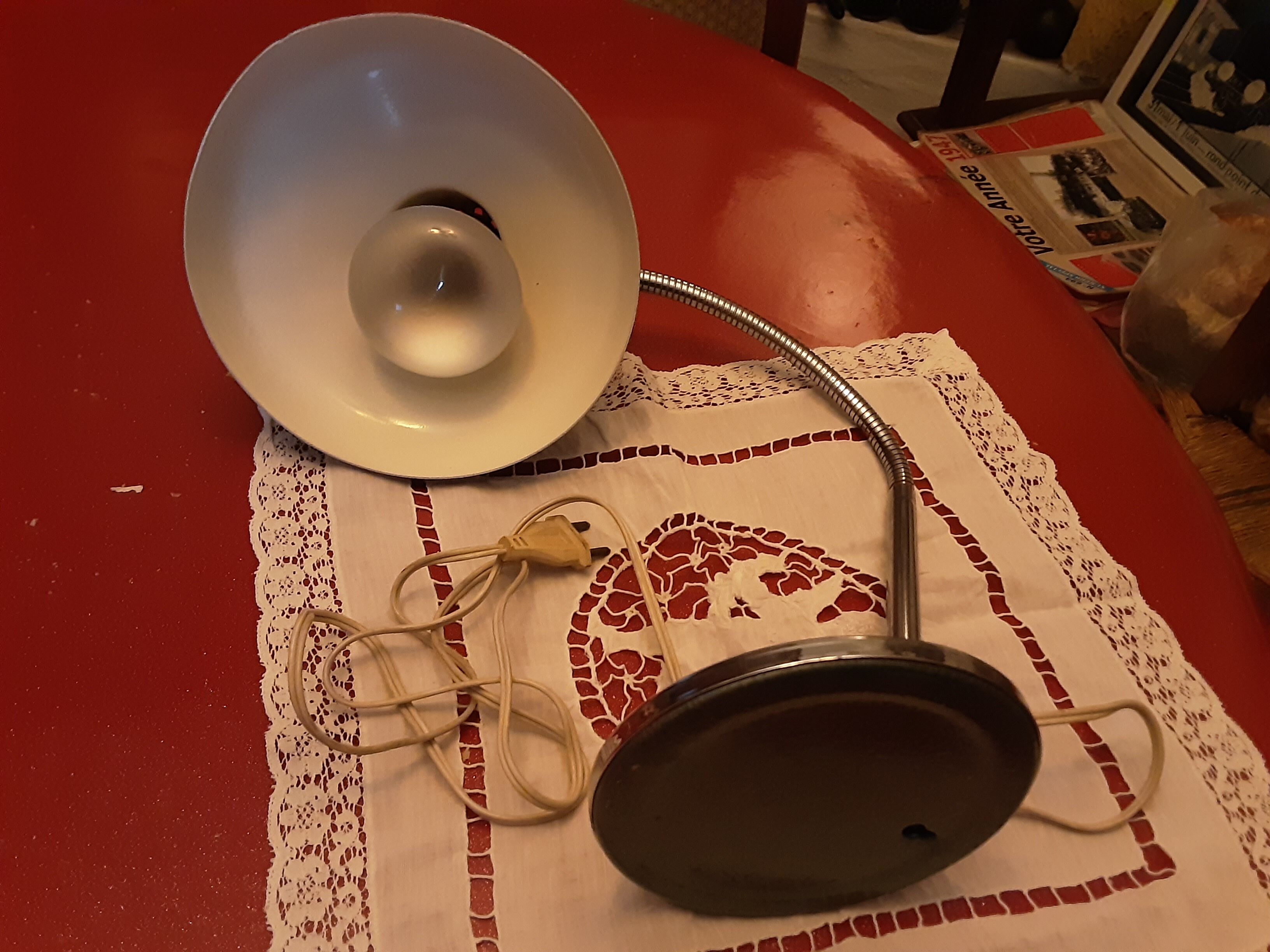 Adjustable vintage desk lamp