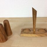 Servant salt and pepper in olive wood