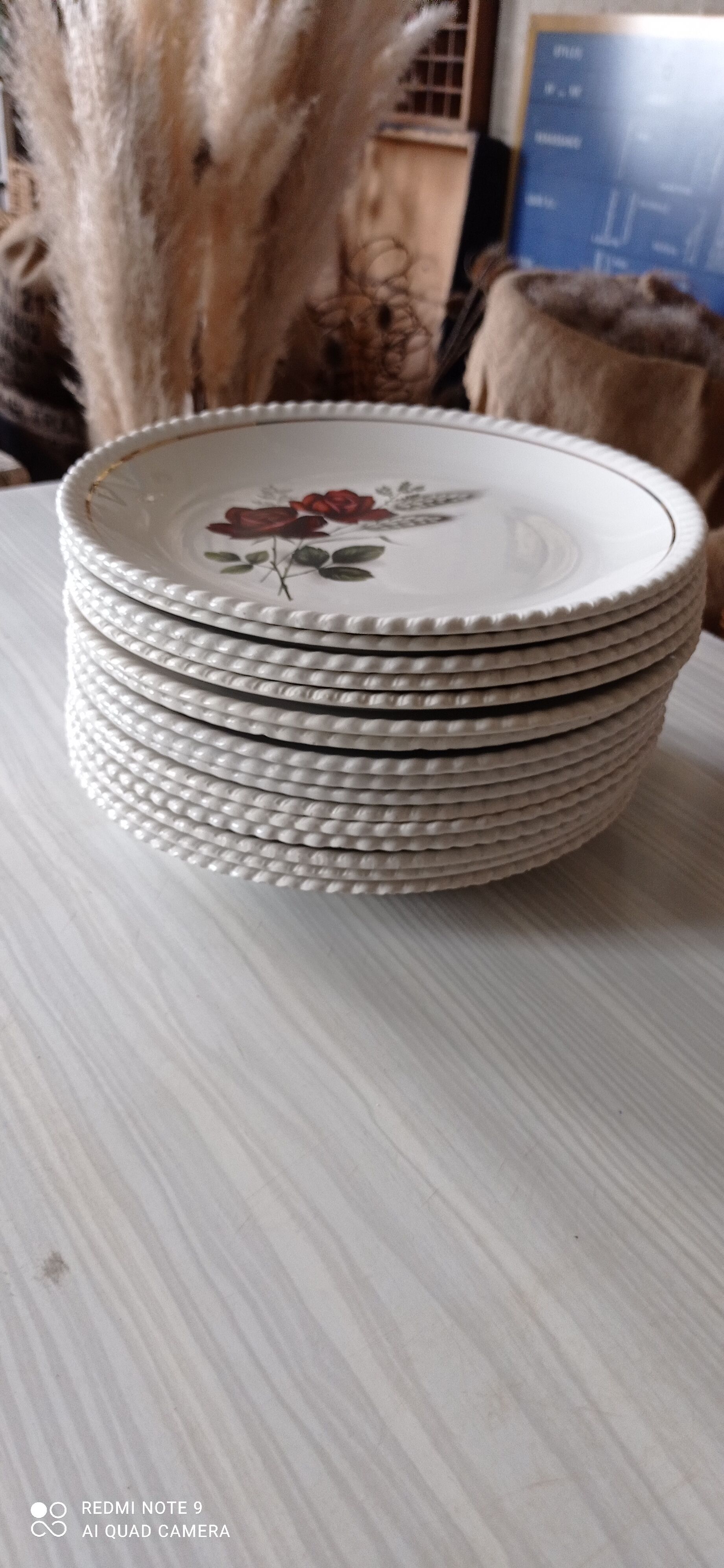 Set of sixteen flat plates