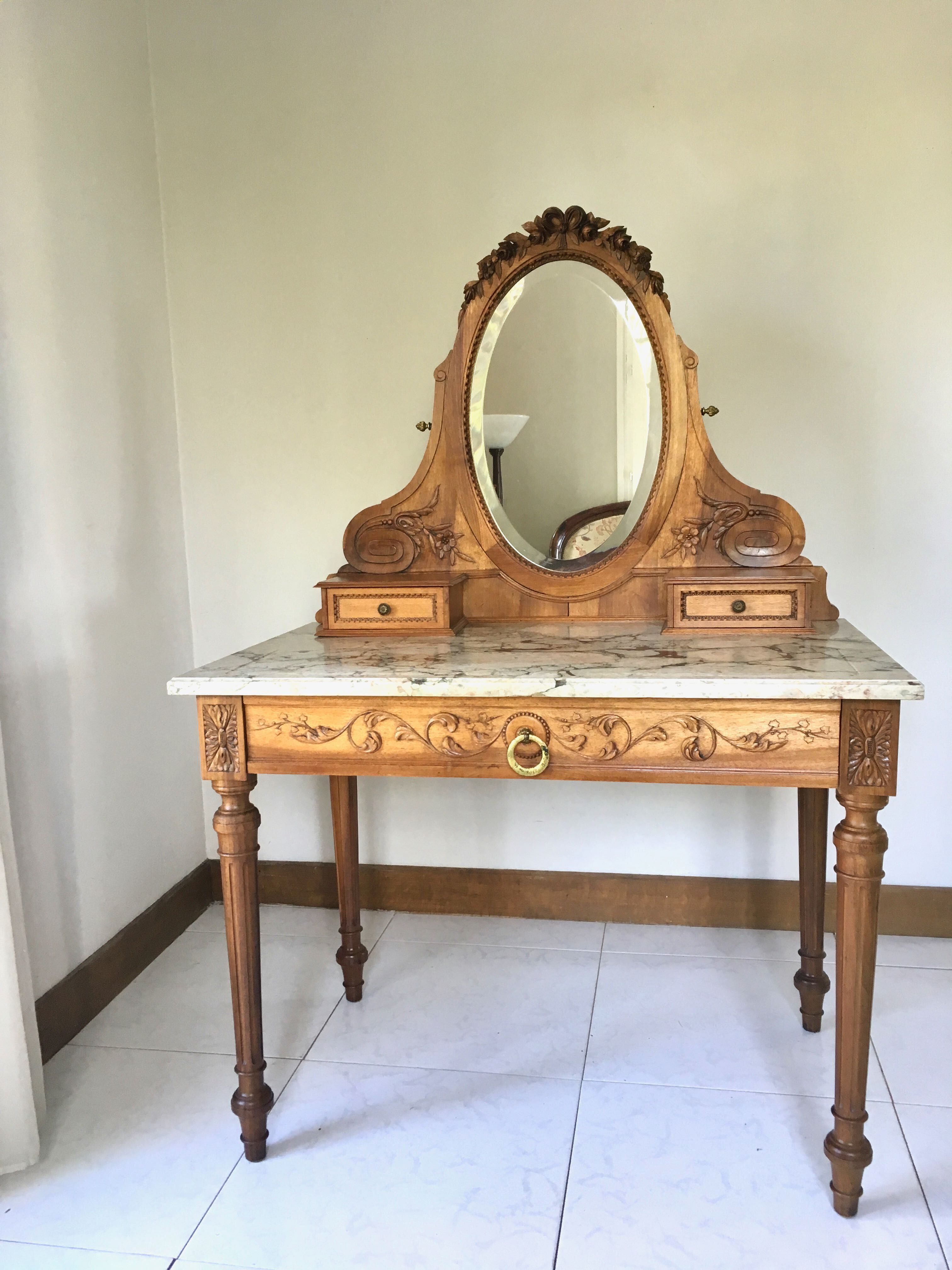 Coiffeuse années 50 bois sculpté et marbre