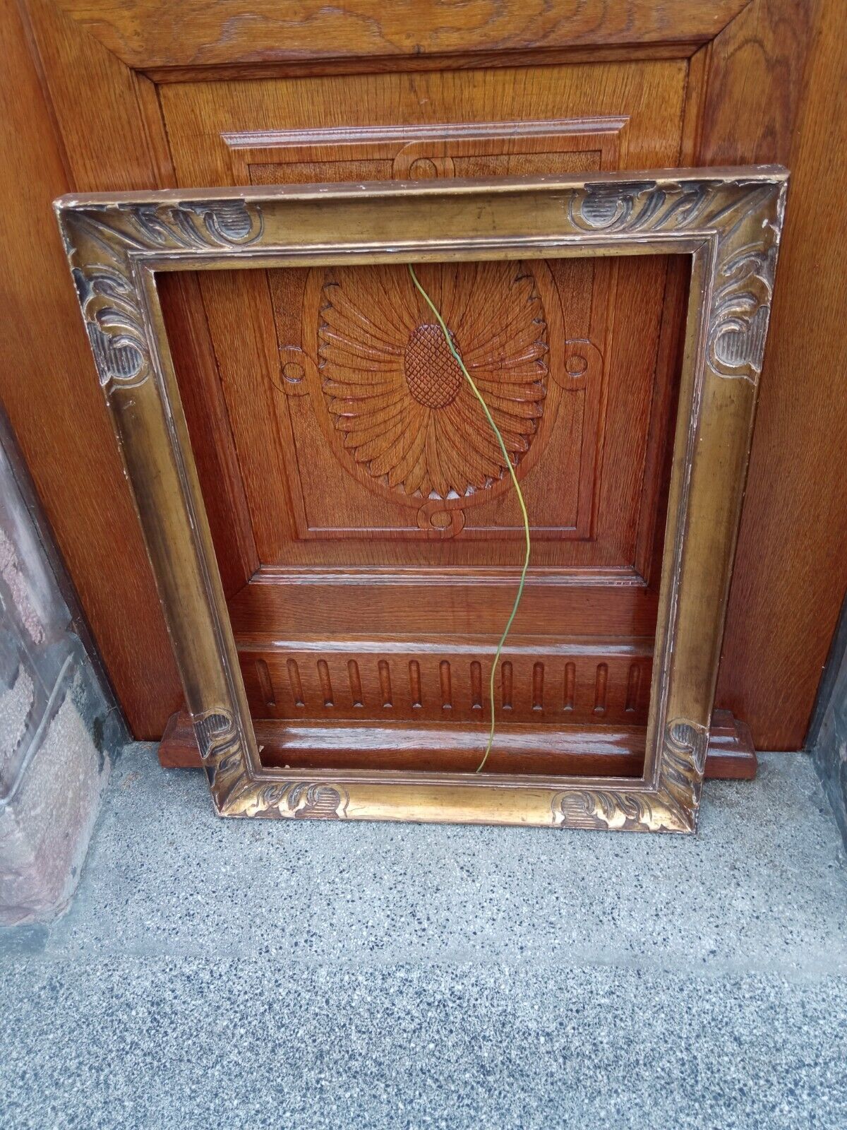 Old Montparnasse frame with keys and gilded leaf - Format 15 P - circa 1950