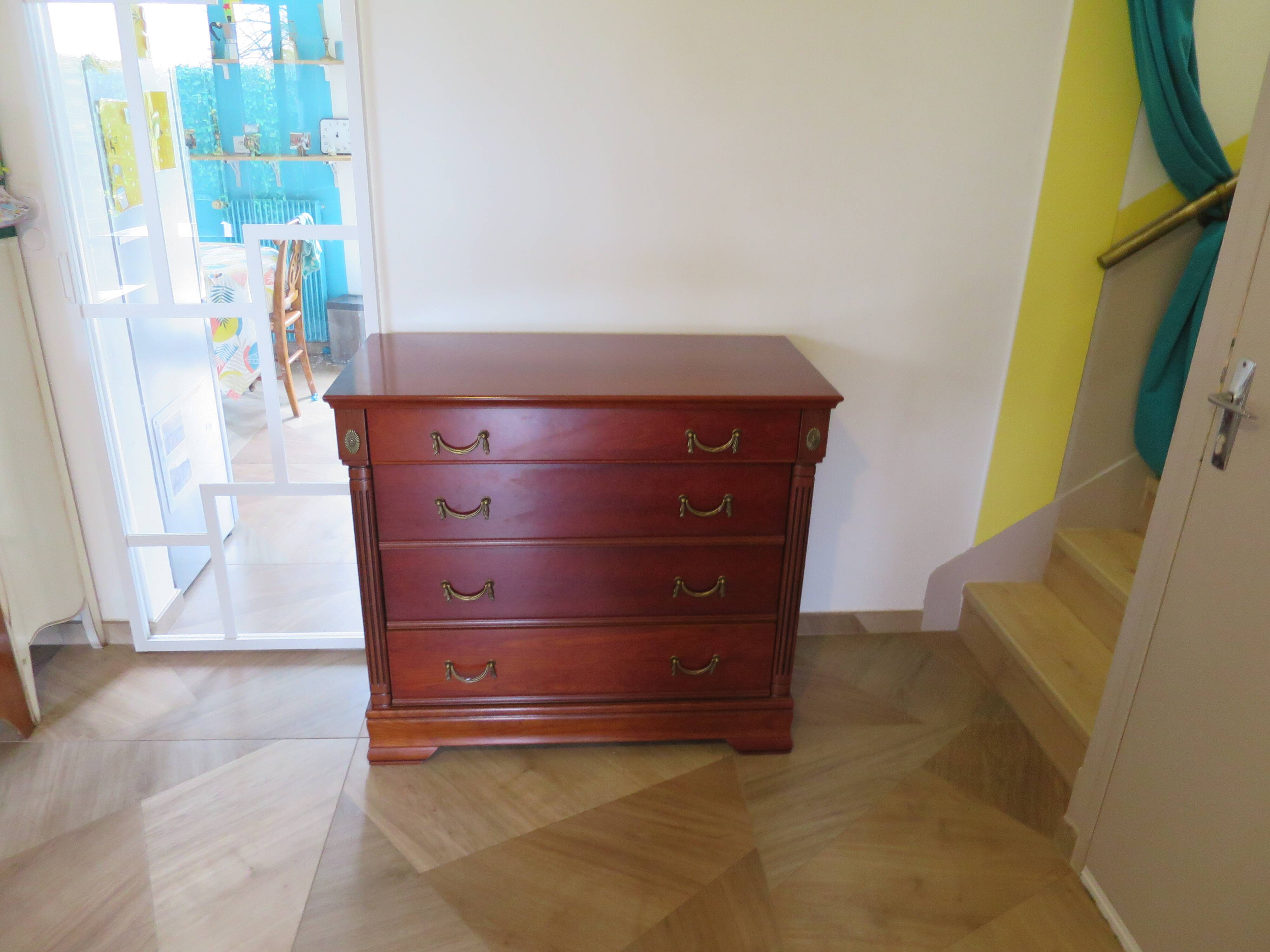 Commode 4 tiroirs – Teinte merisier – Imitation Style Empire – Années 80