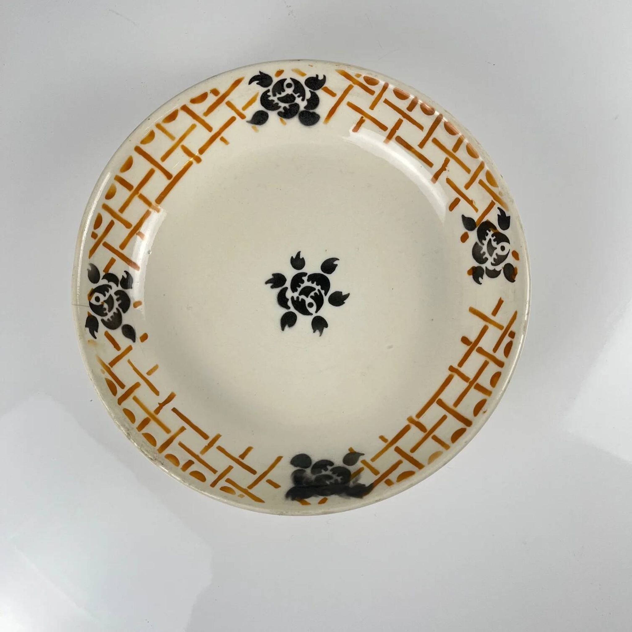 Plate on foot, ironstone, Badonviller "Roscoff", 1930