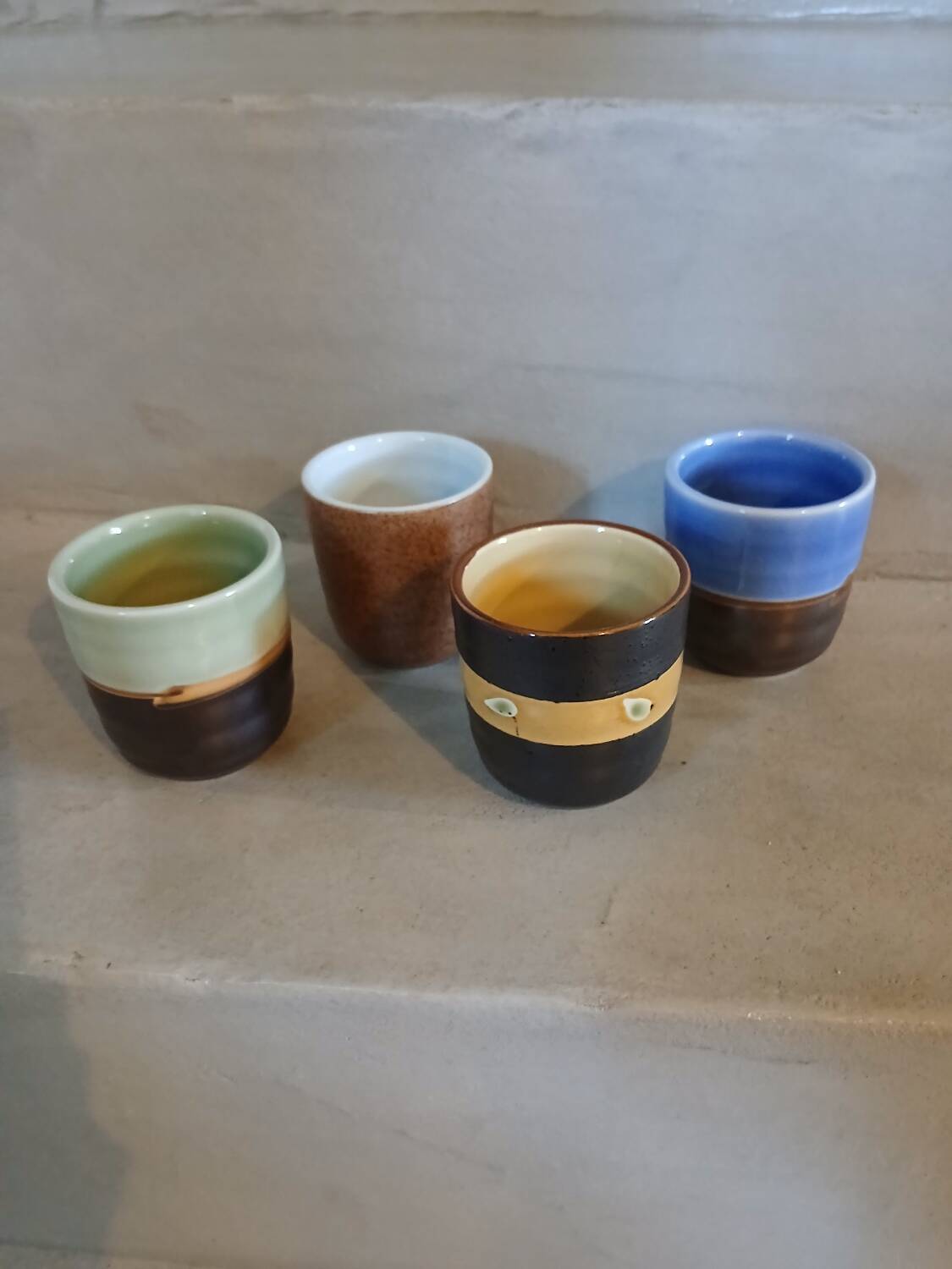 4 stoneware coffee cups