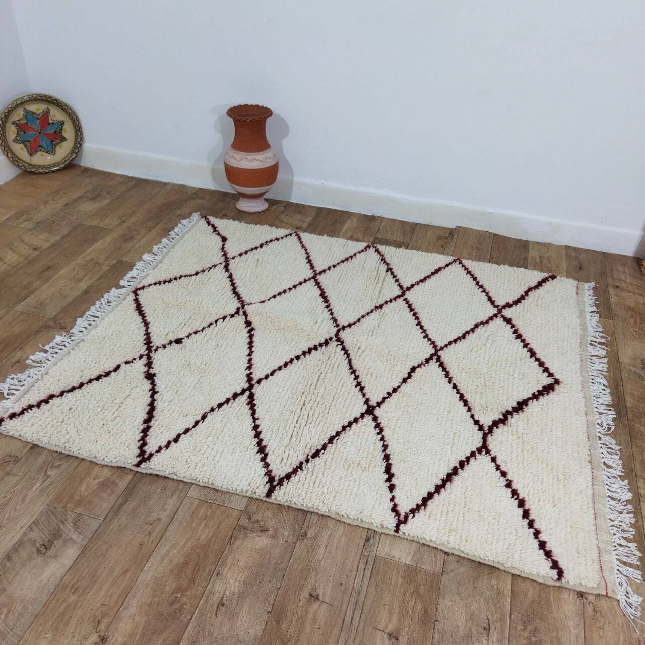 Handmade moroccan berber rug 176 x 152 cm