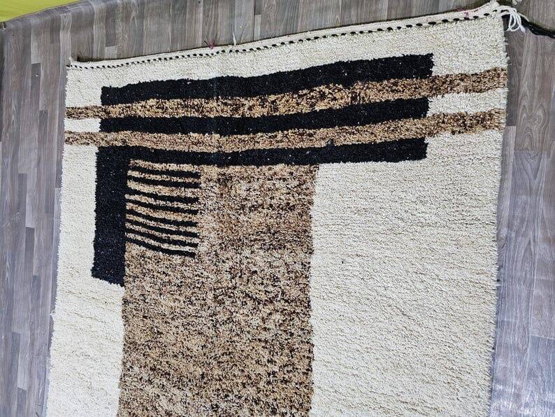 Handmade Berber rug, traditional craftsmanship, size 150 x 250 cm