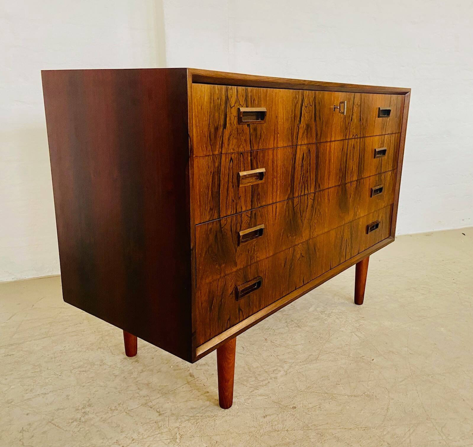Commode danoise vintage en palissandre du milieu du siècle par Kaj Larsen