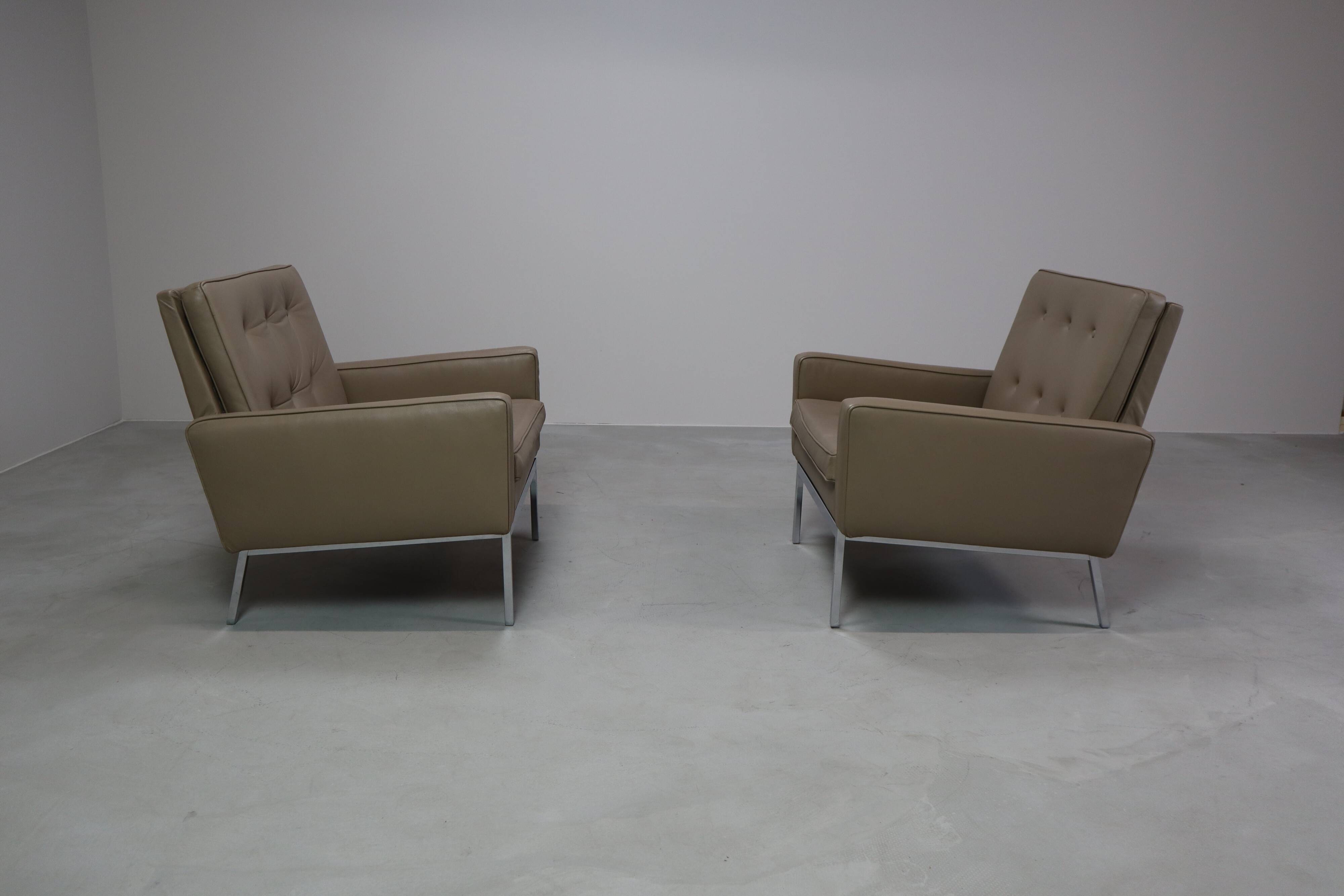 Florence Knoll lounge chairs model 65a for Knoll International.
