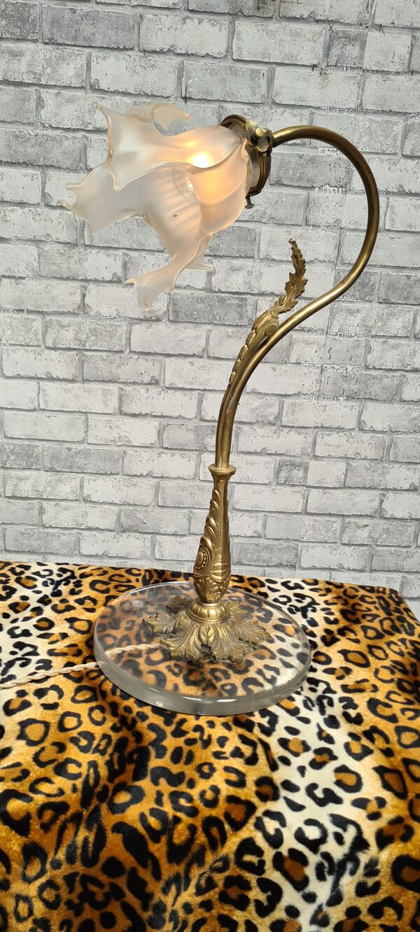 Lampe rocaille bronze et laiton art nouveau tulipe forme libre