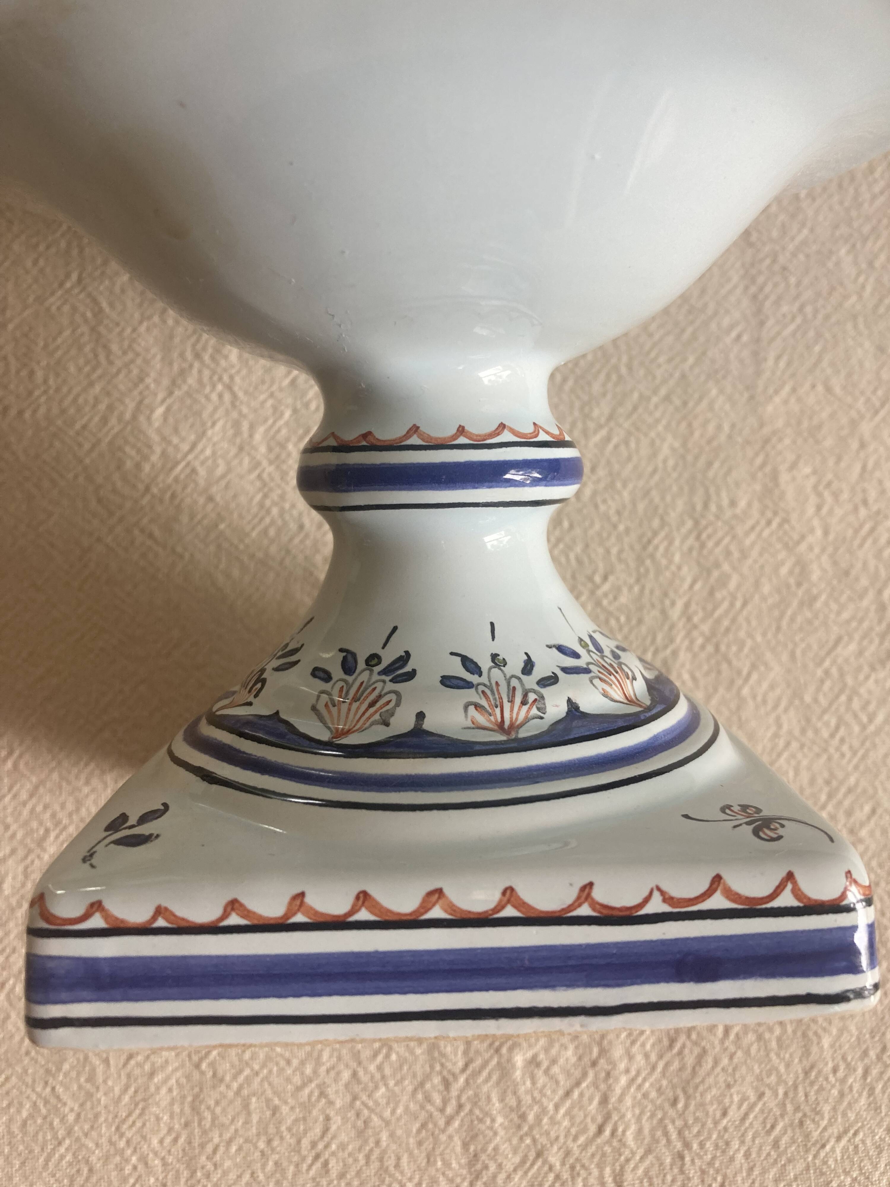 Coupe à fruits, corbeille ajourée en faïence de Malicorne, XXe siecle