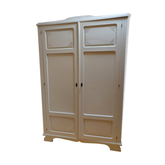 Armoire de pensionnat