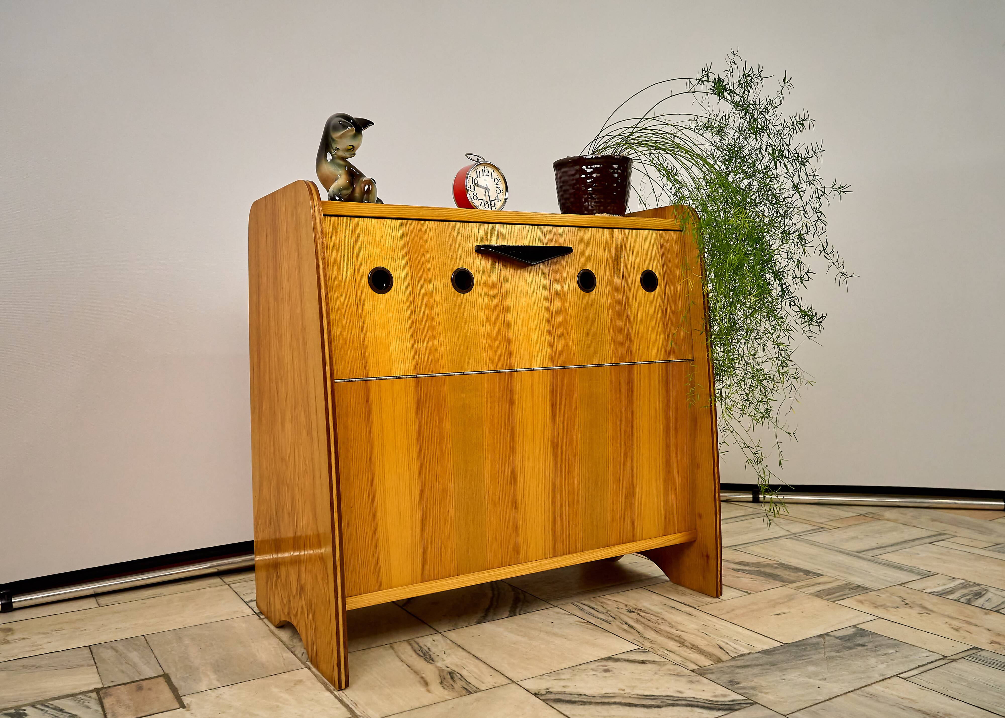 Armoire à literie du milieu du siècle, années 1960, Tchécoslovaquie