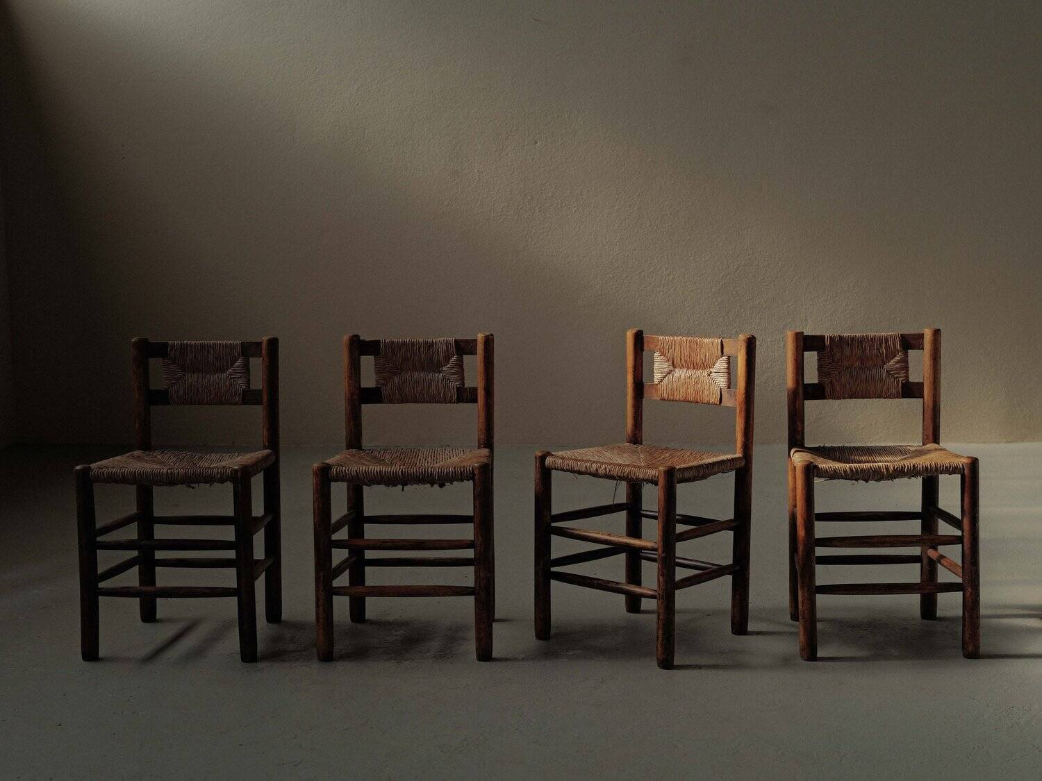 Handcrafted chairs in solid pine and woven straw – France, circa 1950