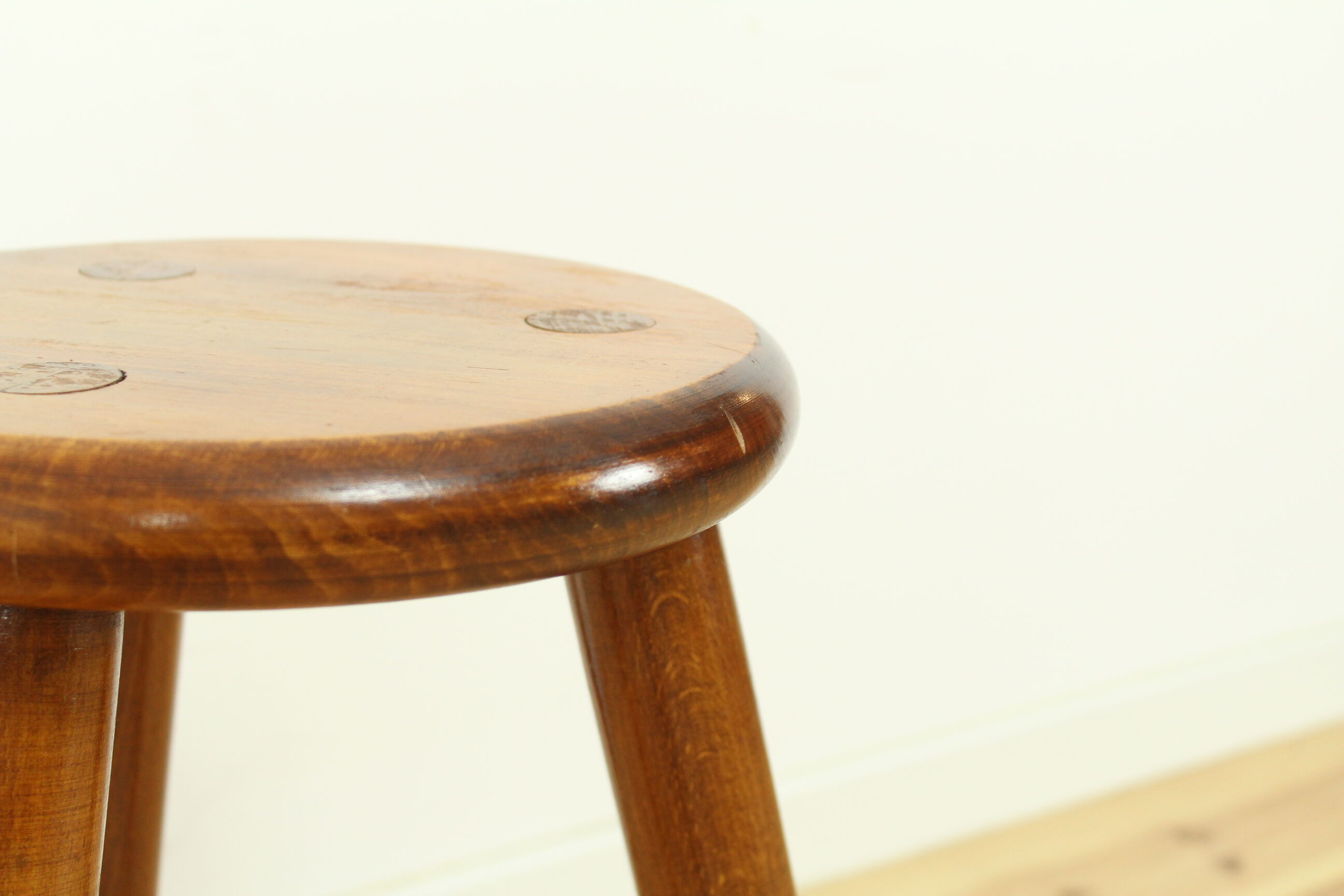 47cm wooden tripod farm stool